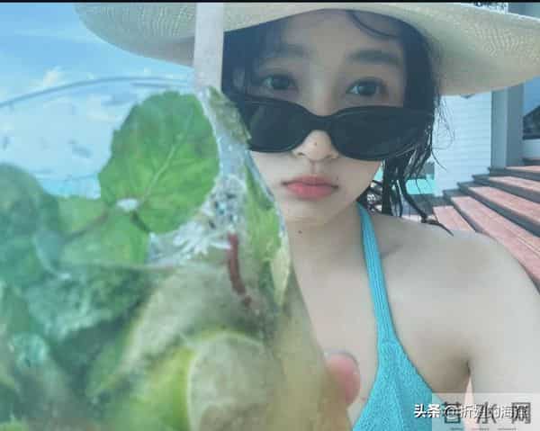 关晓彤，泳装穿搭壁纸精选图集