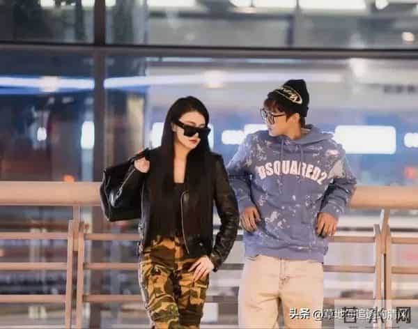 冉莹颖晒出和儿子合影，轩轩都长这么大了，完全就是个帅气的小伙