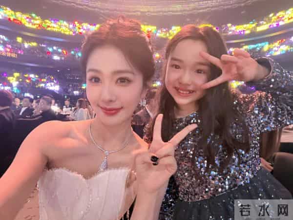 董璇 佟丽娅两人的好身材真是旗鼓相当 小酒窝和多位明星合照好幸福