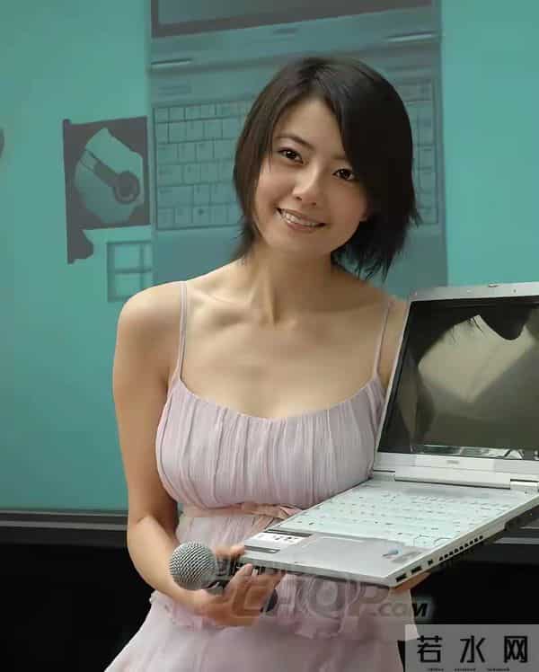 高圆圆早期活动现场那时的她确实是清纯的代名词笑容甜美宛如初恋