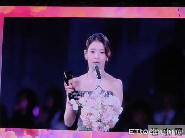 直击/IU夺传奇大奖!「GD拿到同奖项」惊喜现身 5万人吓歪尖叫