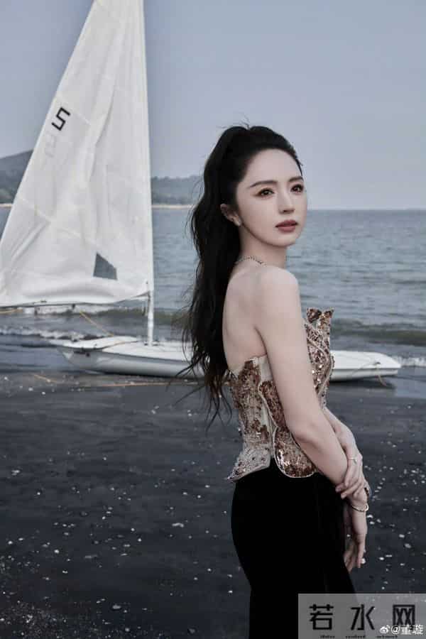 董璇 佟丽娅两人的好身材真是旗鼓相当 小酒窝和多位明星合照好幸福