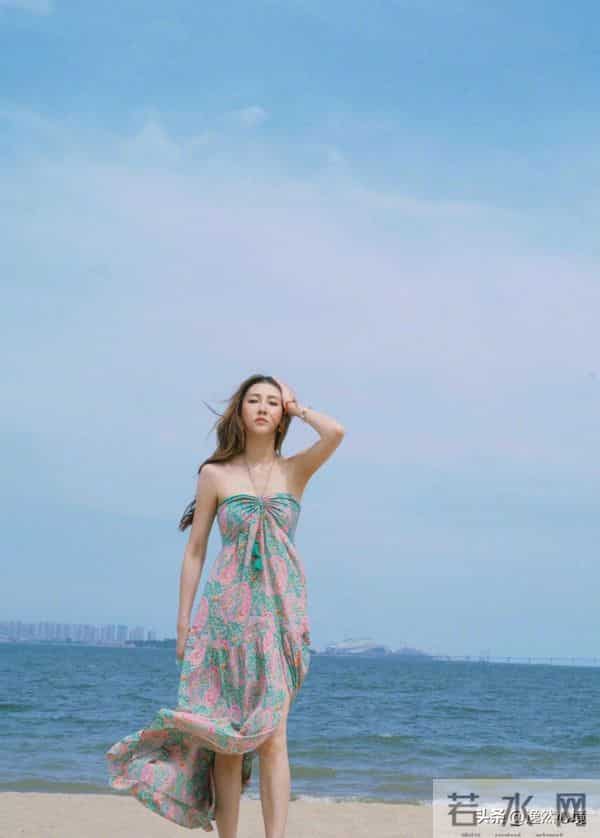 弦子身穿沙滩裙 ‖ 海边度假