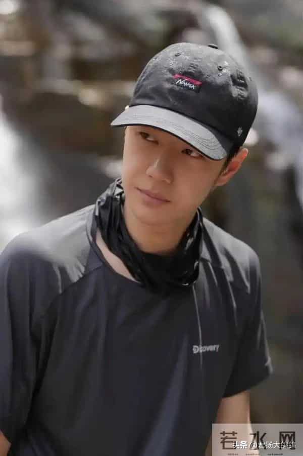 这一次，徒手攀岩、手滑掉海里的王一博，给内娱演员上了一课