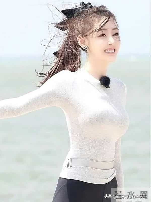 张天爱瑜伽裤凸显完美身材,这比例谁顶得住