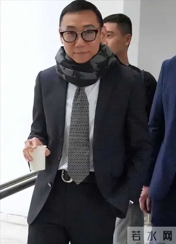 偷鸡不成蚀把米，本想"毁掉"张柏芝，不料自己先被扒了个底朝天