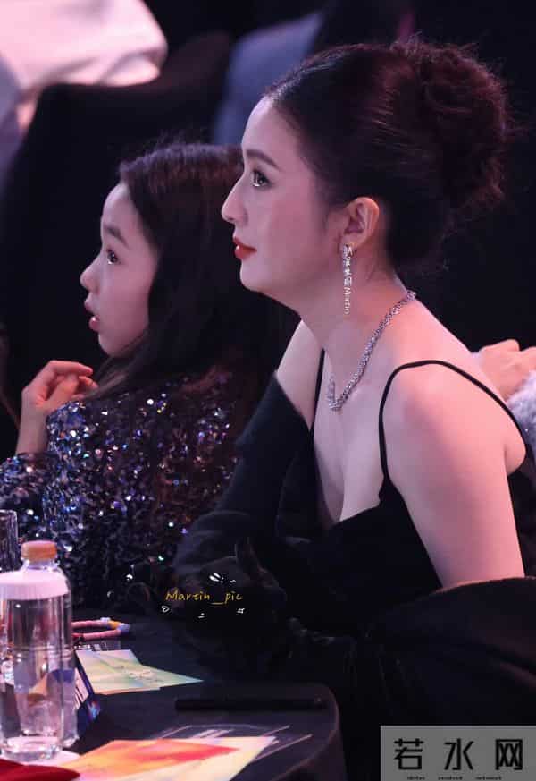 佟丽娅性感吊带写真美图