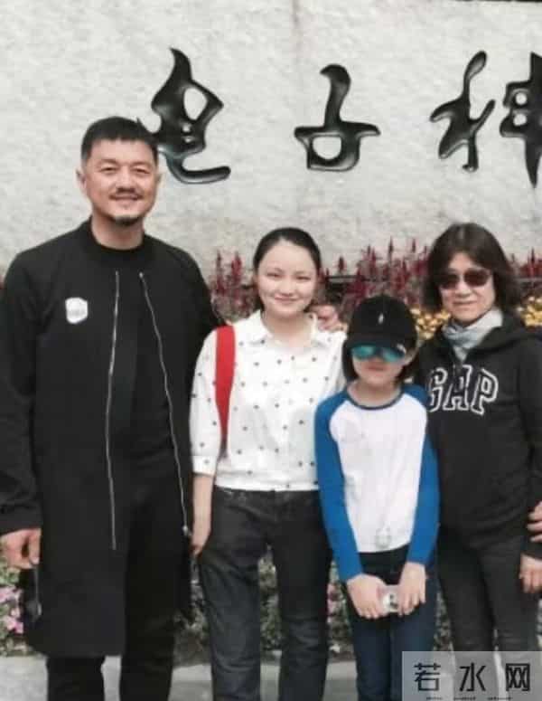 李亚鹏称自己是老丈人命，去成都看“第四个女儿”，评论区惹人泪