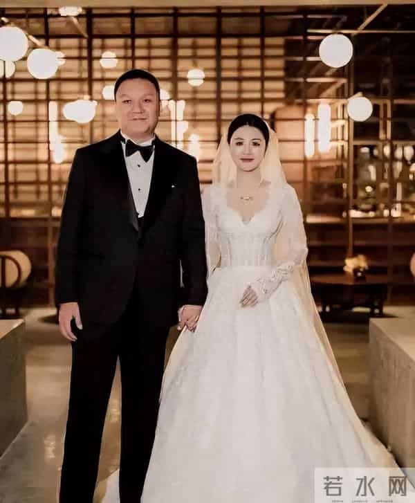 李嘉格官宣“姐弟恋”后续，前夫深夜发文已破防，评论区一片嘲讽