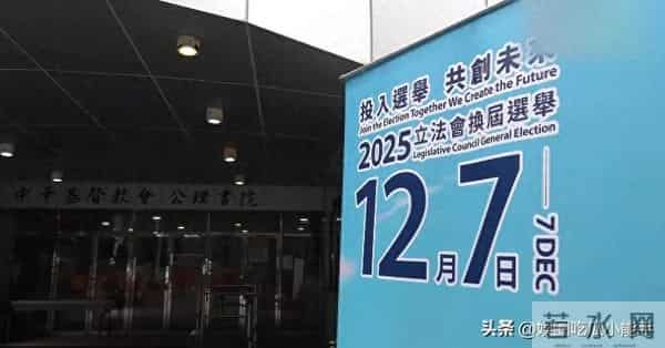 刘銮雄甘比出席活动，看起来像父女，甘比强颜欢笑似乎嫌弃刘銮雄