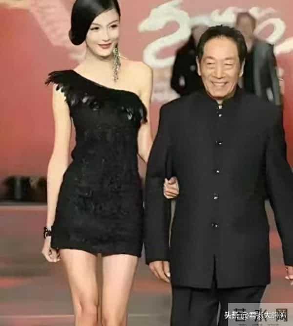 她不顾家人反对，执意嫁给大37岁的王奎荣，如今42岁过得怎样了