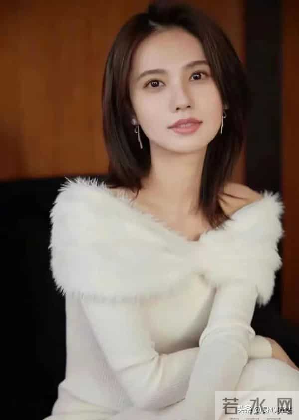 为何姜珮瑶被称高智感美人她的精致不止在眉眼更在书卷气与疏离感