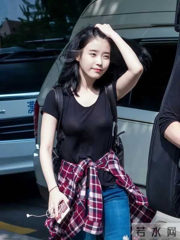 李知恩IU若隐若现