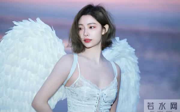 许佳琪天使的翅膀，柔美性感迷人！