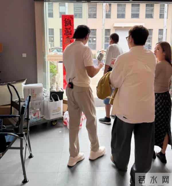 有娴熟的演技 还有俊朗的外表 杨烁有着与其年龄不符的淡然与稳重