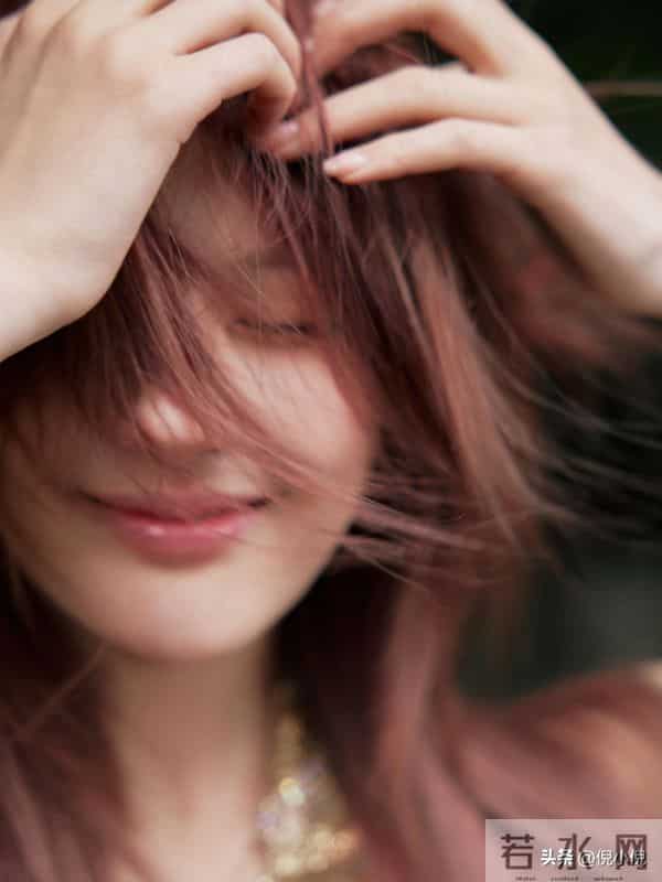 赵露思金色深V短裙 Rahul Mishra 2025春夏