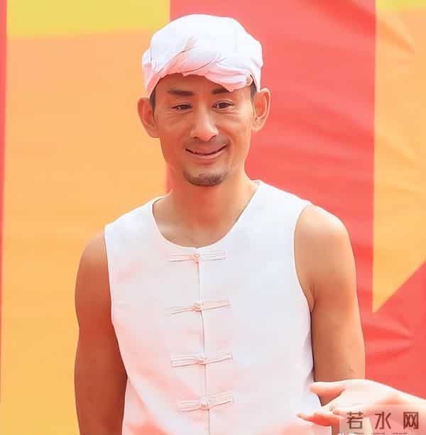 事实证明，"消失"9年的歌手阿宝，早就走上了一条"不归路"