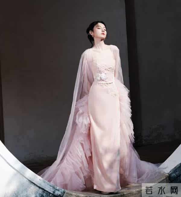 宋祖儿 薄纱抹胸裙