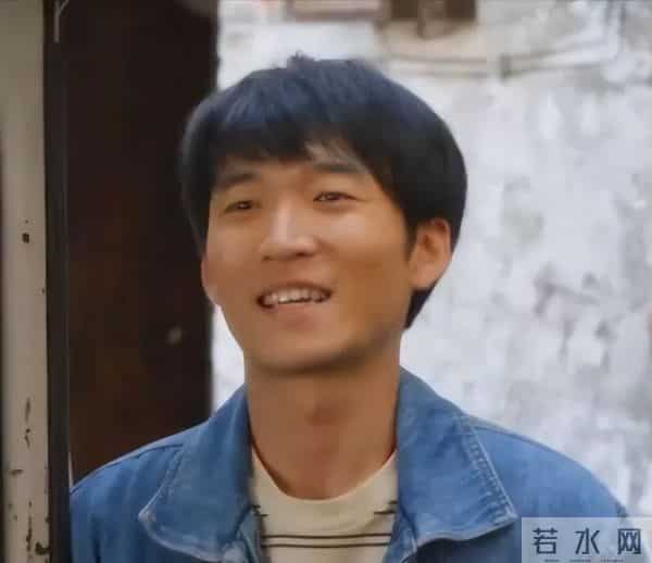 梅婷宠着、闫妮护着,相貌平平却有大咖做配,此人到底是啥来头?