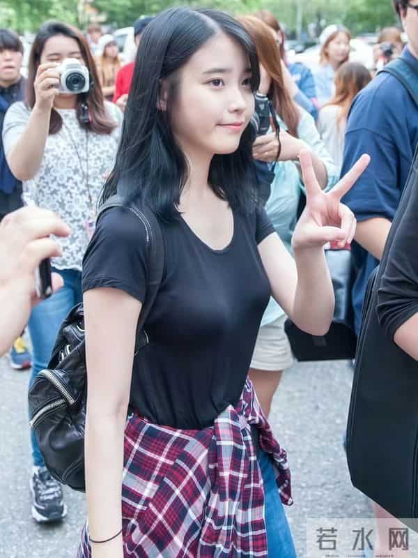 李知恩IU若隐若现