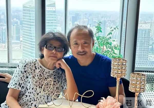 原来他们是夫妻！周野芒妻子身份曝光不简单，难怪奚美娟不敢回应