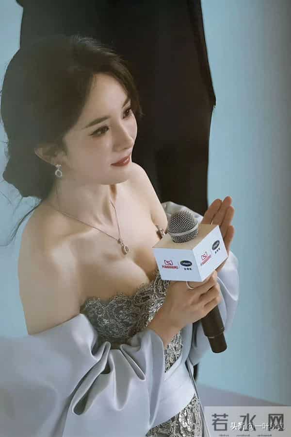 杨幂的横看成岭侧成峰