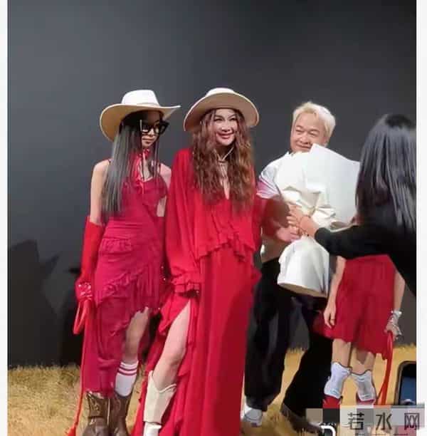 59岁温碧霞变样，满脸褶子鼻子尖，被嘲巫婆，一代美人成了老奶奶