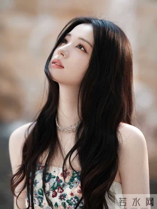 你们看王楚然这个回眸,太美了