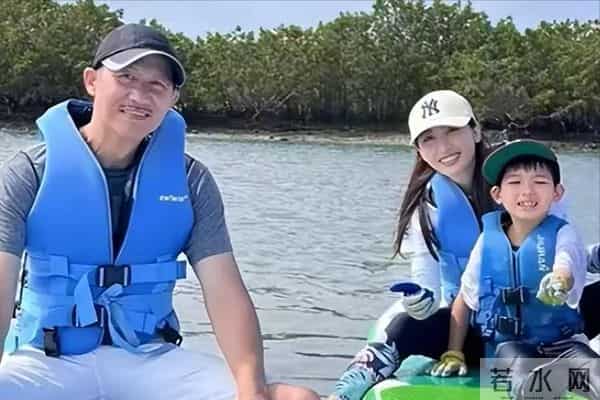 被张铁林伤害后，嫁给了"臭名昭著"的他，如今才懂她有多清醒