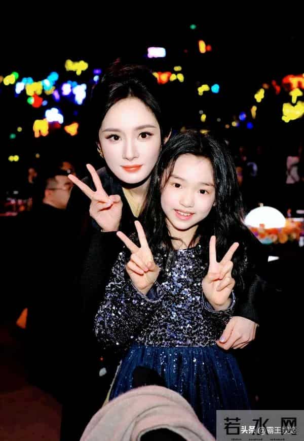 小酒窝晒17张明星合影,尖叫之夜成“团宠”,被赞内娱追星天花板