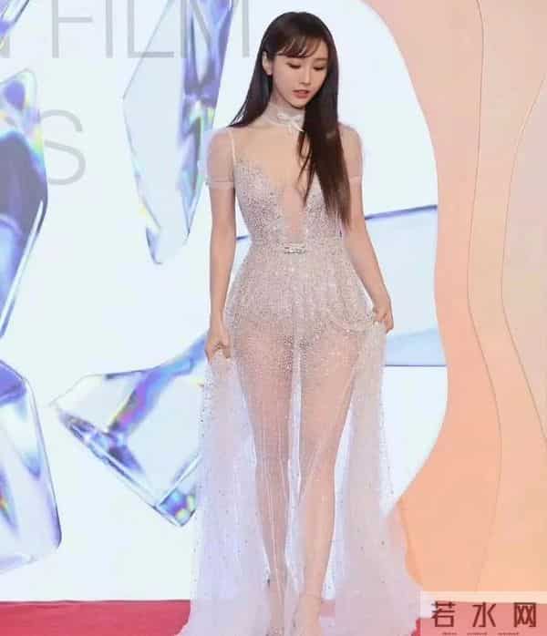 港星女神陈静身穿薄纱透视装,好身材一览无余,有实力啊 !