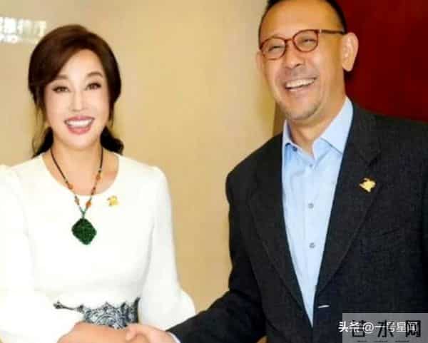 75岁"风流妖精"刘晓庆，意外摔倒后走不动路，担心的事还是发生了