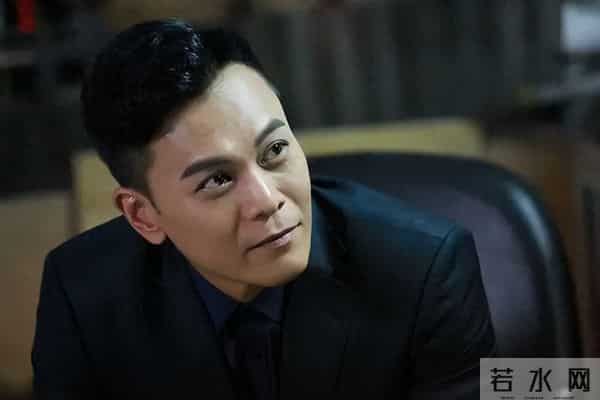 49岁前TVB男星疑不满被偷拍，用手指住拍摄者：我问你做什么呀