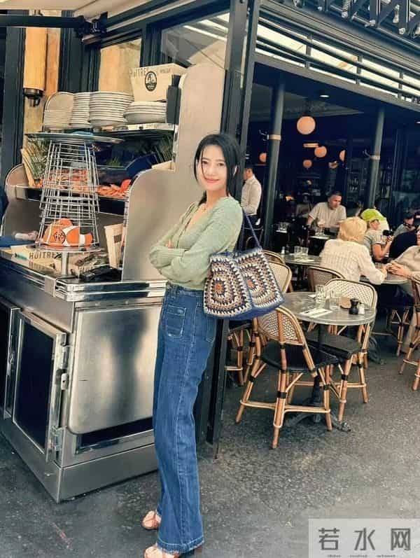 被高圆圆的穿搭惊艳了，衣穿简约，配色大气，46岁尽显优雅气质