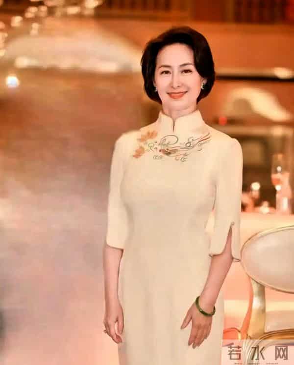 王晶捅破32年谎言！陈百强早逝真因曝光，何超琼背了这么久的锅？