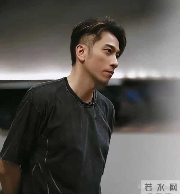 张馨予：十年争议换不来真心，军装照里终见真章？