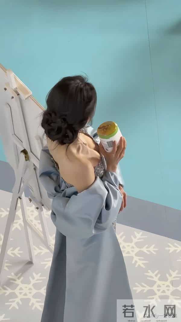 杨幂的横看成岭侧成峰