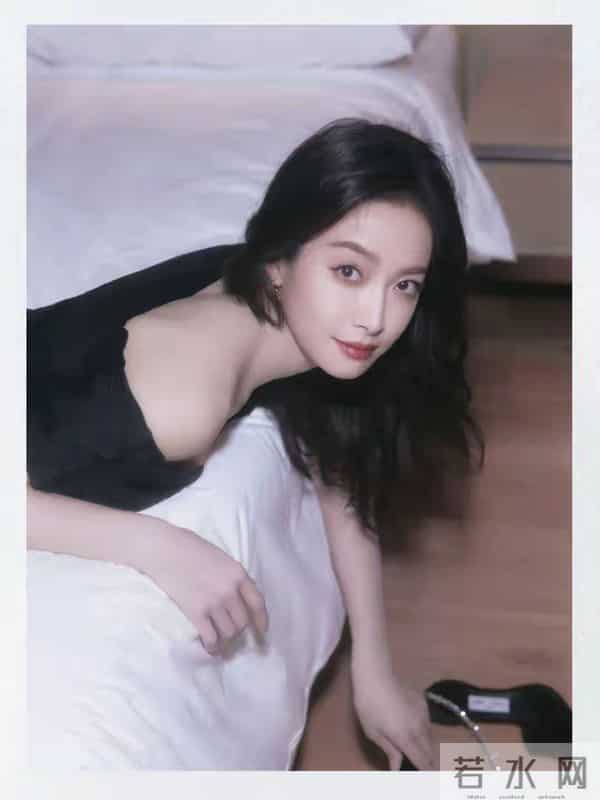 宋茜这姿势好性感！