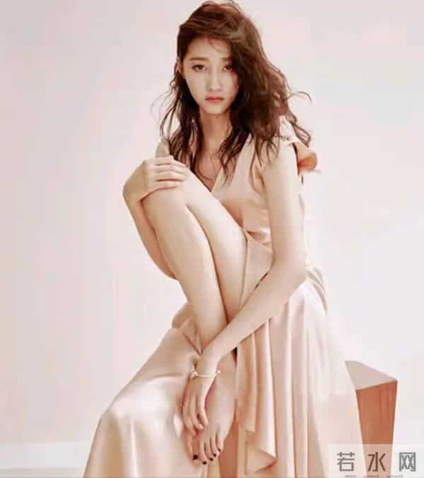 地位变了!官方官宣喜讯刚1个月,关晓彤亮“新身份”,鹿晗赚了