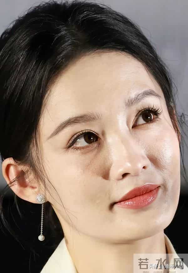 大明星李沁怼脸生图，五官优越禁得住细看，这状态如何？