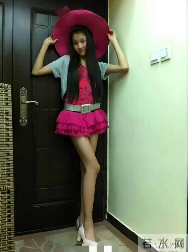 关晓彤的14岁……好牛的比例!!