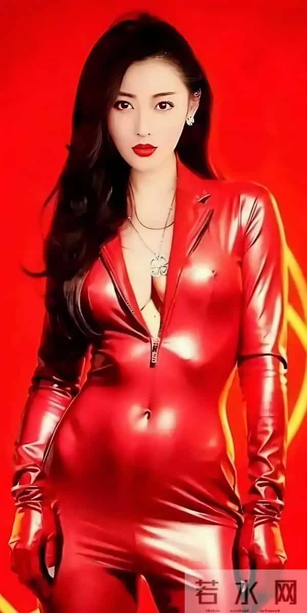 张天爱紧身衣路透鲨疯了！线条紧致如雕刻