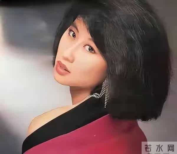 踹掉费翔，和林子祥结婚却分房睡的叶倩文，如今已走上了另一条路