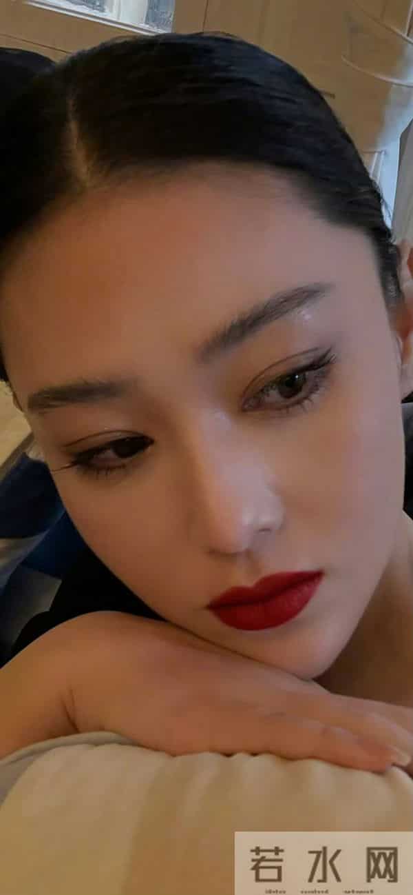 张馨予烈焰红唇酷飒女主