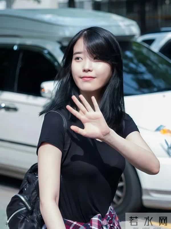 李知恩IU若隐若现