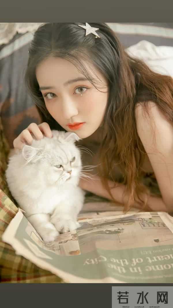 徐璐裹胸短裙性感写真，一双大长腿太迷人了