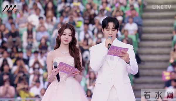 AAA完整得奖名单!IU抱走本届最大奖 李ㄐㄩㄣˋ三帅同框掀高潮