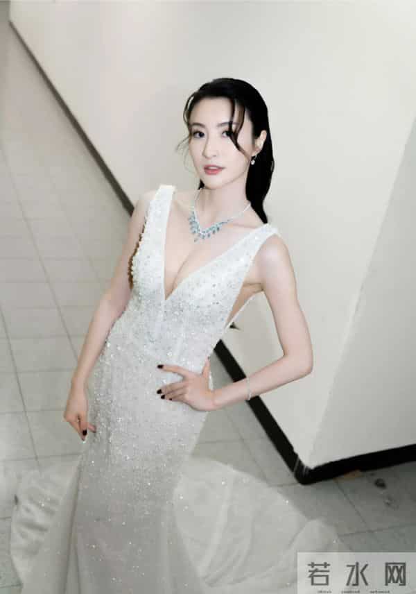 林夏薇，好身材魅力女神，这曲线也太美了吧！