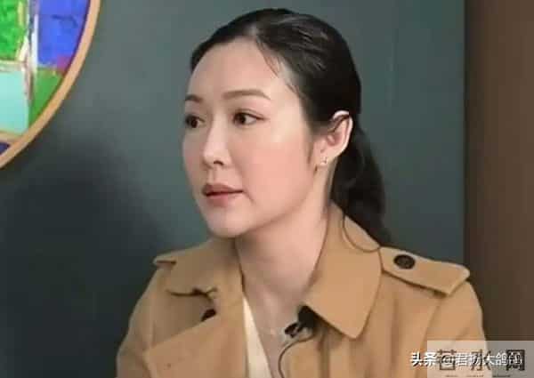 离开黄有龙后，她转身嫁给富豪，四年连生三娃，43岁深陷抑郁症