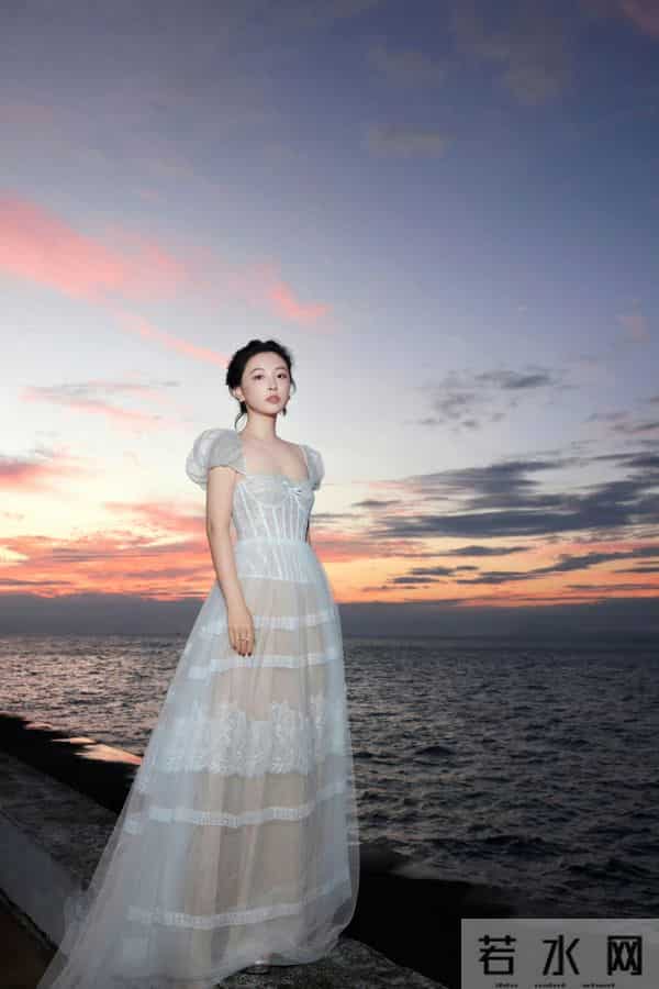 吴倩一组海边写真大片 穿白色蕾丝透视裙好清纯